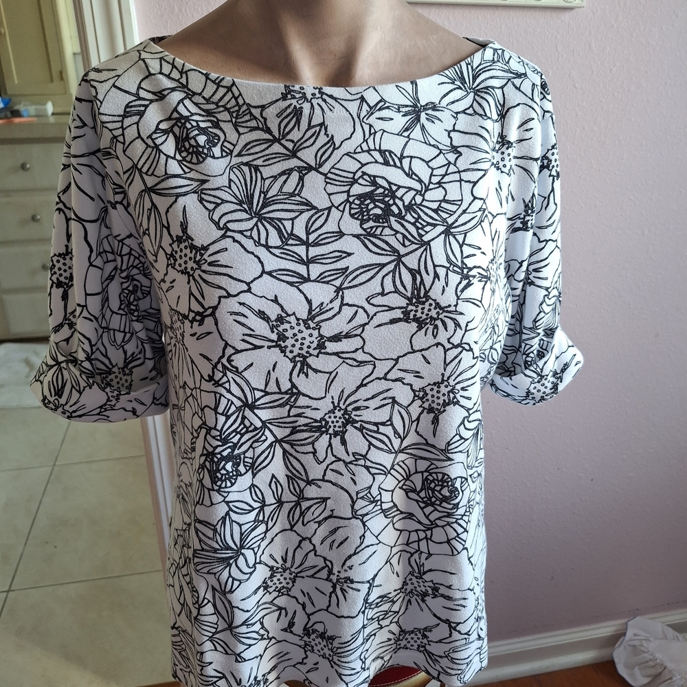 Black & White Floral Boatneck Women's Top